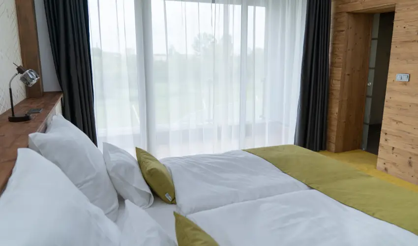 Krist�ly Hotel Konferencia & Wellness Ajka - M�rcius 15. 