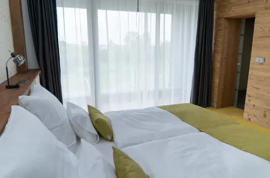 Krist�ly Hotel Konferencia & Wellness - M�rcius 15. 