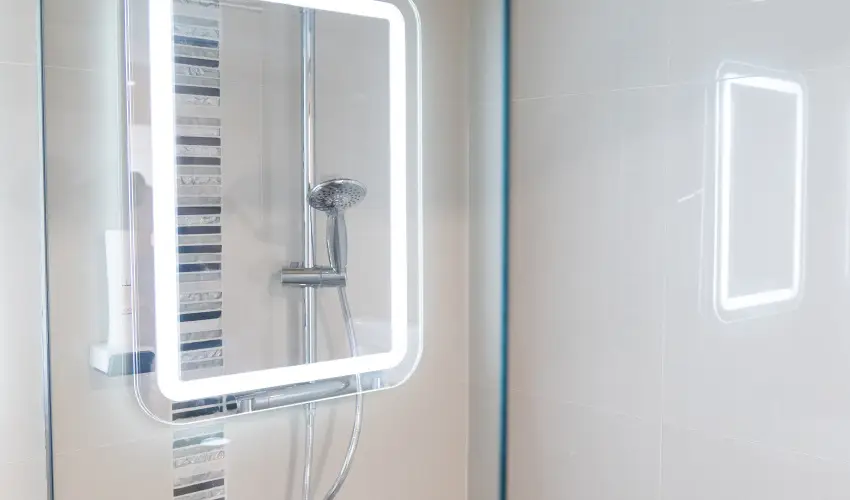 Krist�ly Hotel Konferencia & Wellness Ajka - M�rcius 15. 