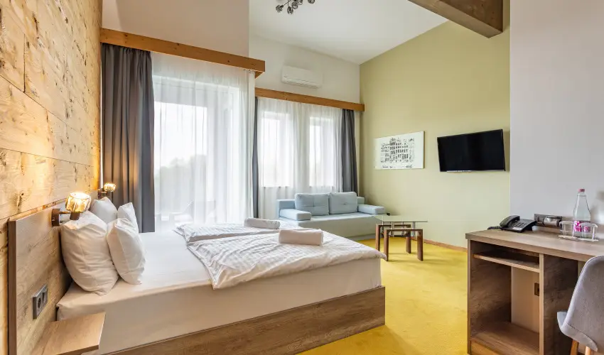 Krist�ly Hotel Konferencia & Wellness Ajka - M�rcius 15. 