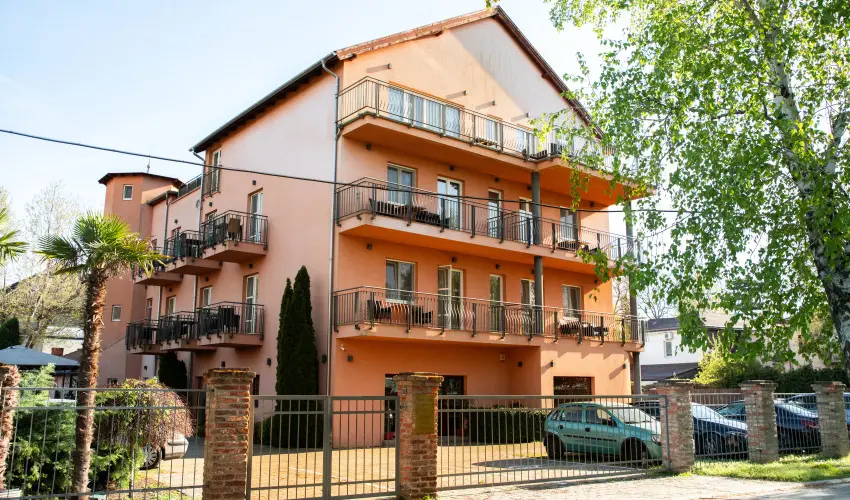 La Riva Hotel Si�fok - M�rcius 15.