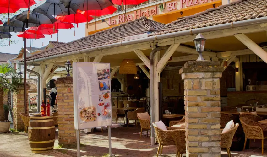 La Riva Hotel Si�fok - M�rcius 15.