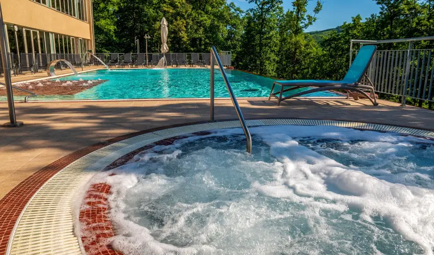 Lifestyle Hotel M�tra M�trah�za - M�rcius 15. (min. 2 �j)