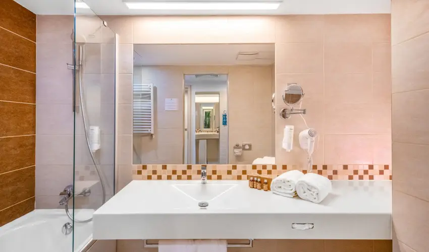 Lifestyle Hotel M�tra M�trah�za - M�rcius 15. (min. 2 �j)