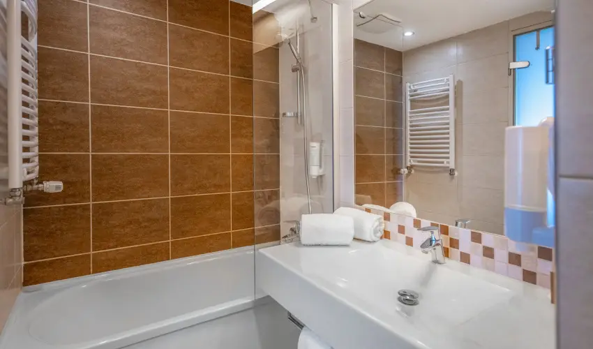 Lifestyle Hotel M�tra M�trah�za - M�rcius 15. (min. 2 �j)