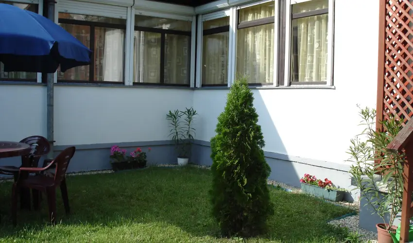 Liza Apartman Gyula - M�rcius 15. (min. 2 �j)