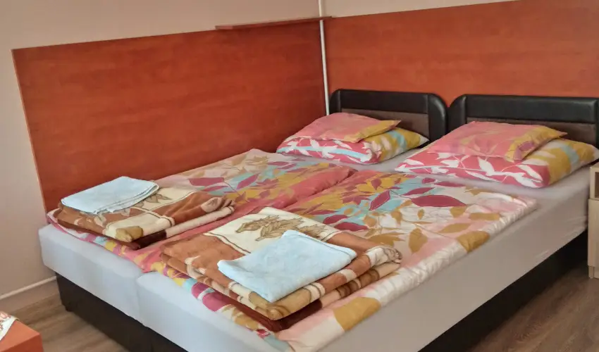 Liza Apartman Gyula - M�rcius 15. (min. 2 �j)