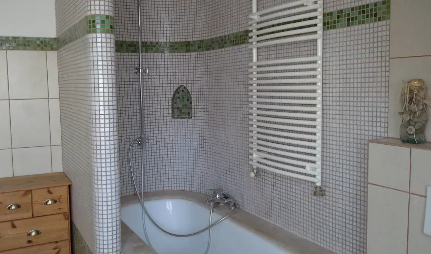 Malom-t� Vend�gh�z Tapolca - M�rcius 15.