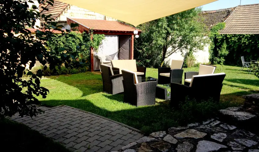 Malom-t� Vend�gh�z Tapolca - M�rcius 15.