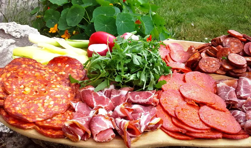 Malom-t� Vend�gh�z Tapolca - M�rcius 15.