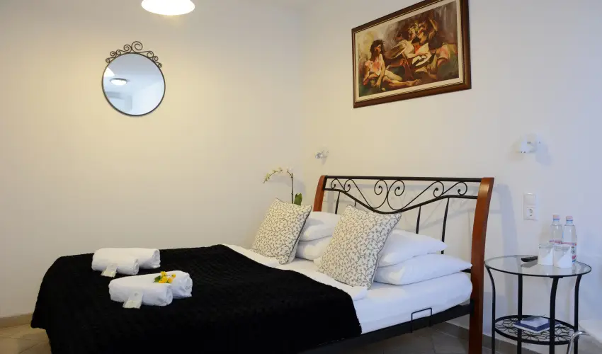 Malom-t� Vend�gh�z Tapolca - M�rcius 15.