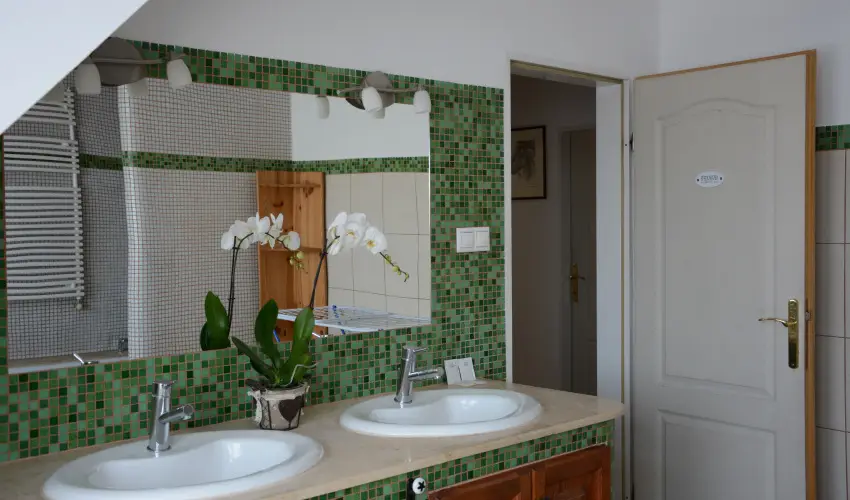 Malom-t� Vend�gh�z Tapolca - M�rcius 15.