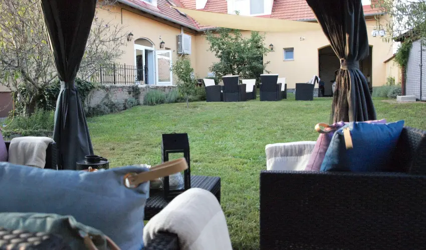 Malom-t� Vend�gh�z Tapolca - M�rcius 15.