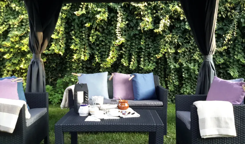 Malom-t� Vend�gh�z Tapolca - M�rcius 15.