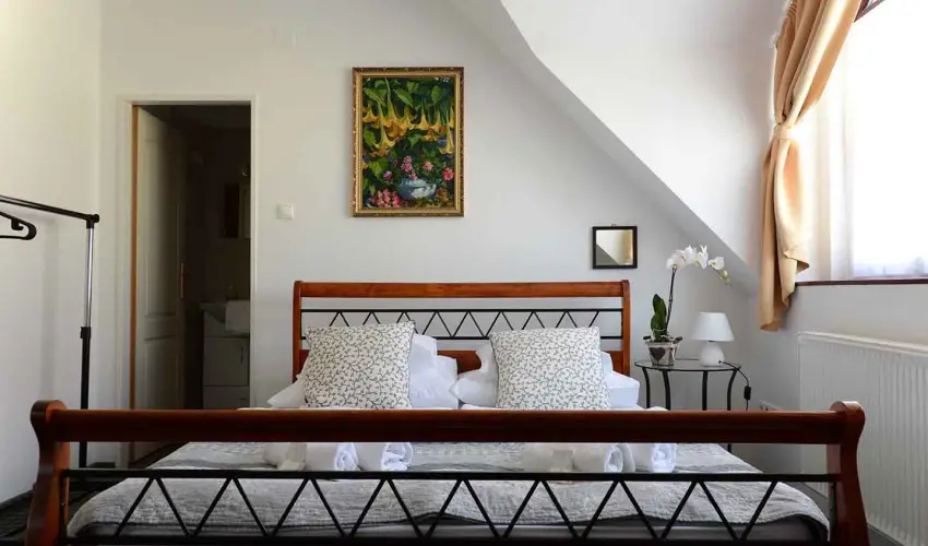 Malom-t� Vend�gh�z Tapolca - M�rcius 15.