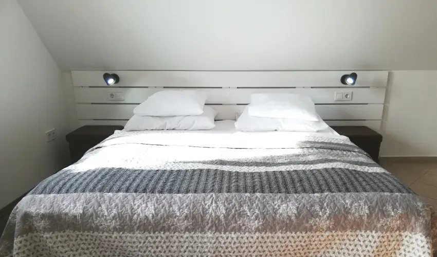 Malom-t� Vend�gh�z Tapolca - M�rcius 15.