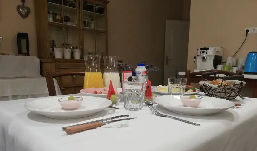 Malom-t� Vend�gh�z Tapolca - M�rcius 15.