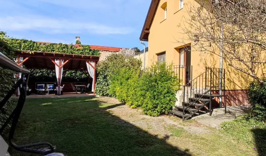 Malom-t� Vend�gh�z Tapolca - M�rcius 15.