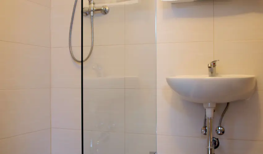 Malom-t� Vend�gh�z Tapolca - M�rcius 15.