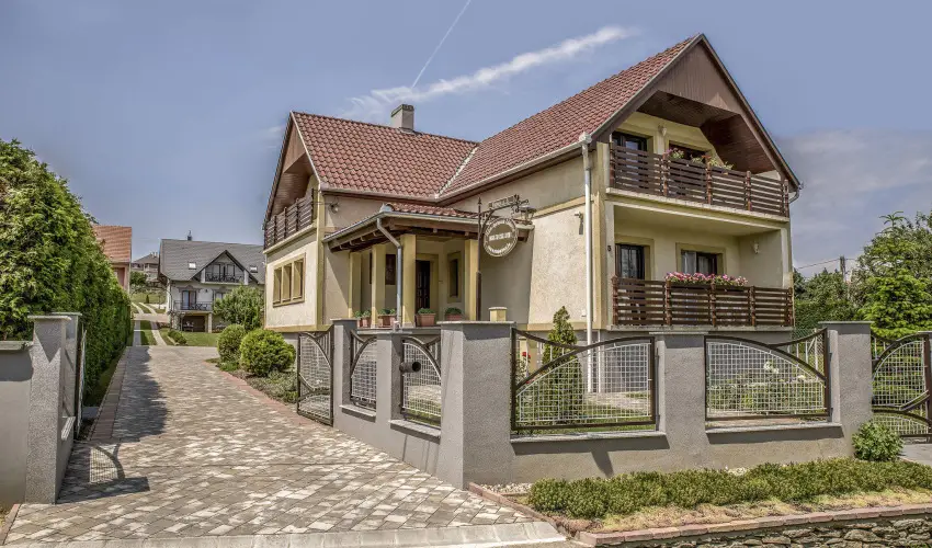 M�ria Apartmanok Zalakaros - M�rcius 15. (min. 2 �j)