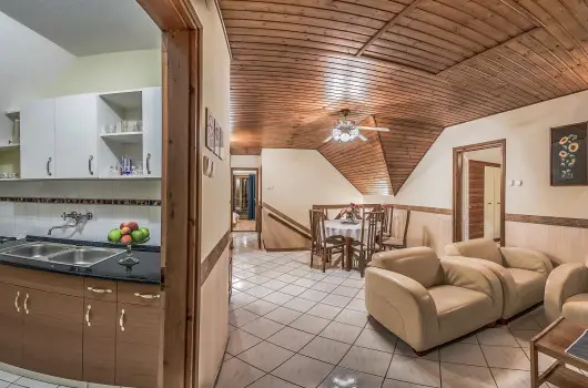 M�ria Apartmanok - M�rcius 15. (min. 2 �j)