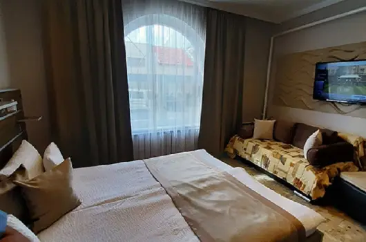 M�rv�ny Panzi� - M�rcius 15.