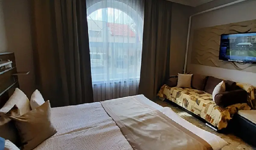 M�rv�ny Panzi� Hajd�szoboszl� - M�rcius 15. (min. 3 �j)