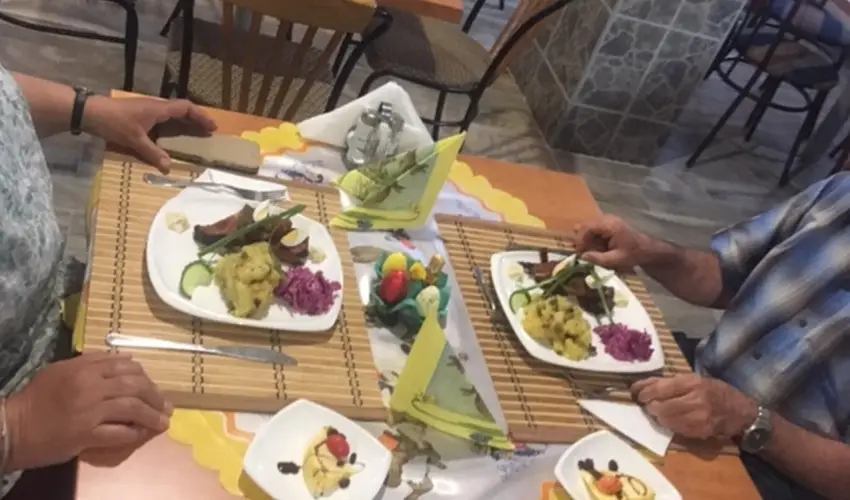 M�rv�ny Panzi� Hajd�szoboszl� - M�rcius 15. (min. 3 �j)