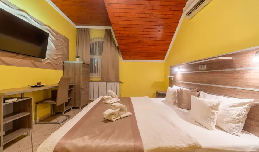 M�rv�ny Panzi� Hajd�szoboszl� - M�rcius 15. (min. 3 �j)