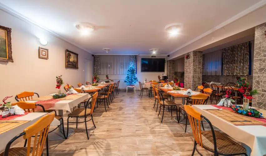 M�rv�ny Panzi� Hajd�szoboszl� - M�rcius 15. (min. 3 �j)