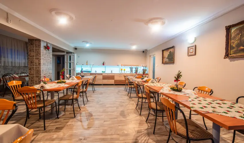 M�rv�ny Panzi� Hajd�szoboszl� - M�rcius 15. (min. 3 �j)