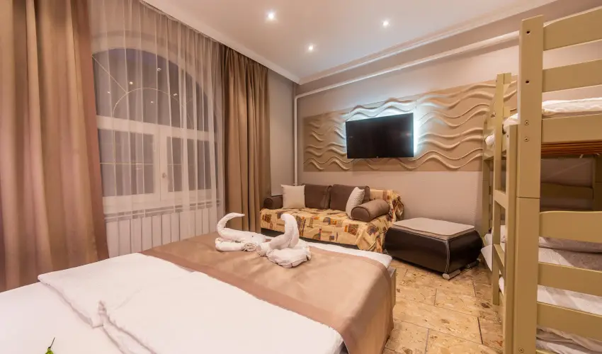 M�rv�ny Panzi� Hajd�szoboszl� - M�rcius 15. (min. 3 �j)