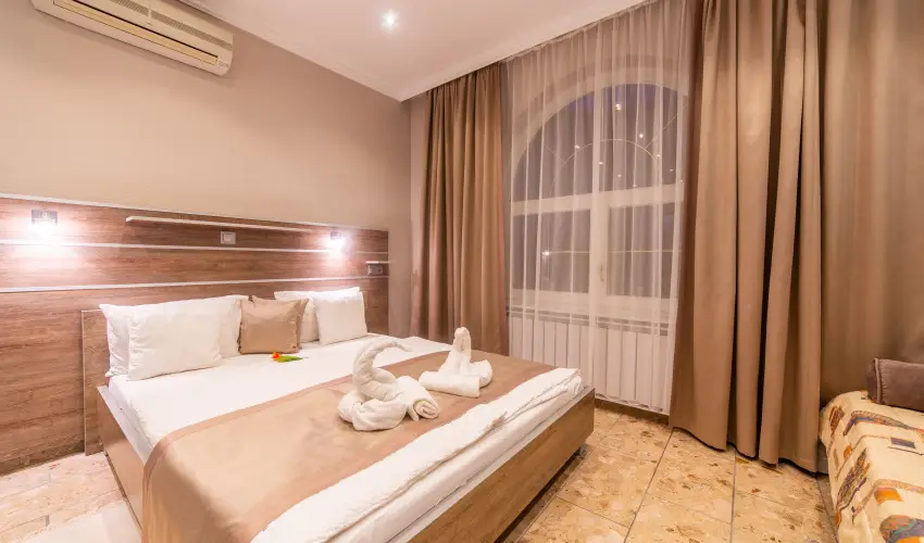 M�rv�ny Panzi� Hajd�szoboszl� - M�rcius 15. (min. 3 �j)