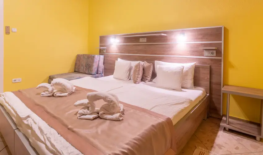 M�rv�ny Panzi� Hajd�szoboszl� - M�rcius 15. (min. 3 �j)