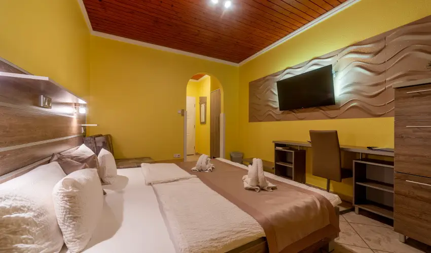 M�rv�ny Panzi� Hajd�szoboszl� - M�rcius 15. (min. 3 �j)