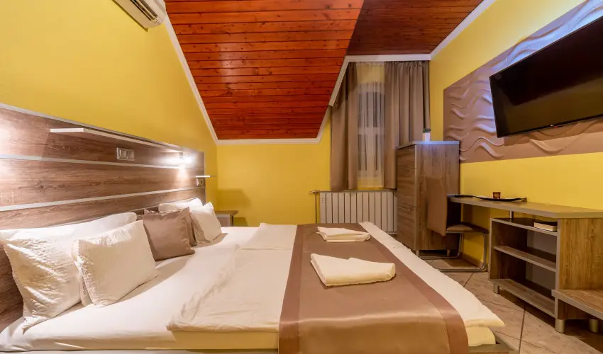 M�rv�ny Panzi� Hajd�szoboszl� - M�rcius 15. (min. 3 �j)