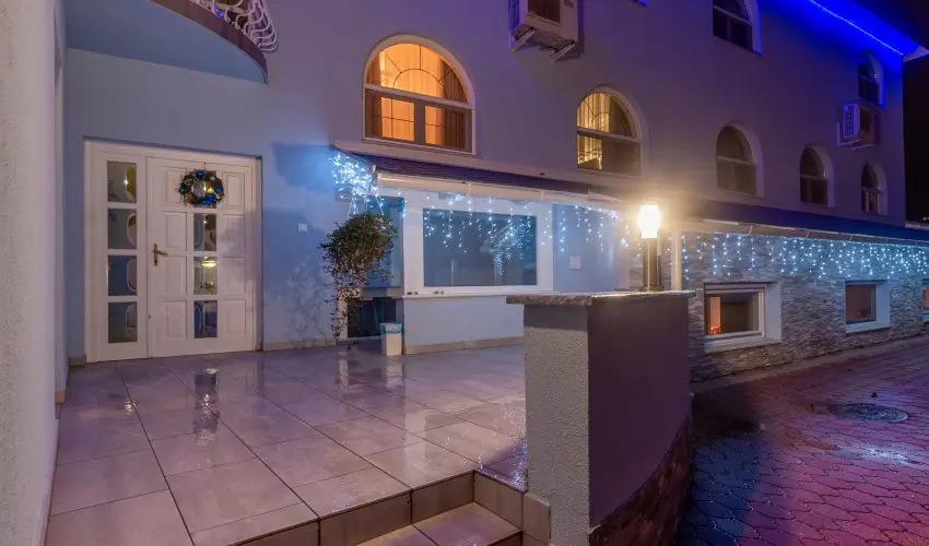 M�rv�ny Panzi� Hajd�szoboszl� - M�rcius 15. (min. 3 �j)