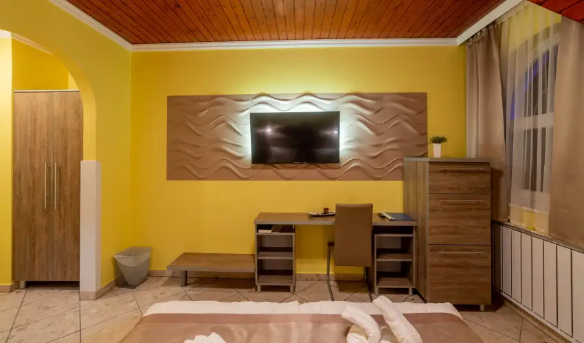 M�rv�ny Panzi� Hajd�szoboszl� - M�rcius 15. (min. 3 �j)