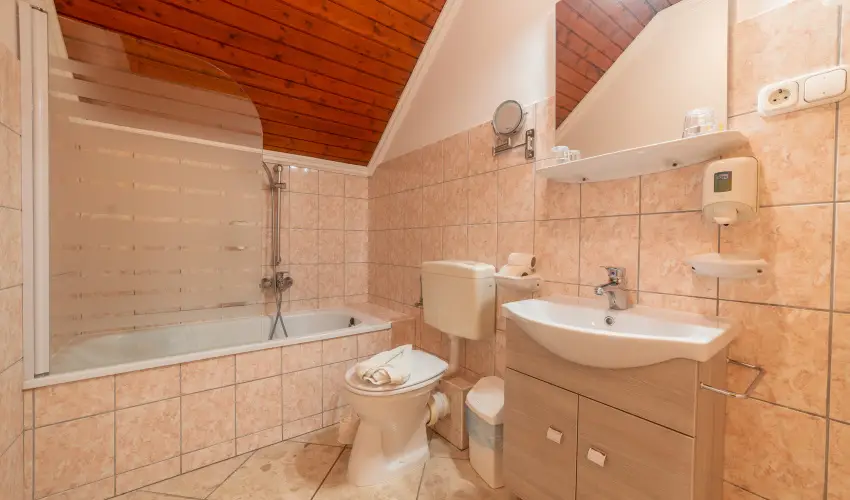 M�rv�ny Panzi� Hajd�szoboszl� - M�rcius 15. (min. 3 �j)