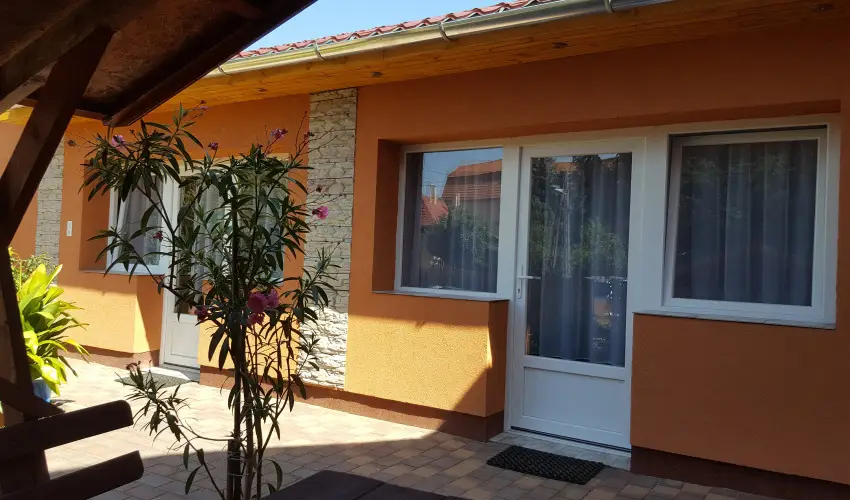 Mary Apartman Hajd�szoboszl� - M�rcius 15. (min. 2 �j)