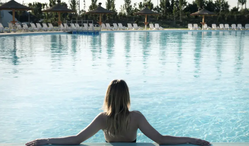 Mjus Resort & Thermal Park K�rmend - M�rcius 15. - teljes el�refizet�ssel