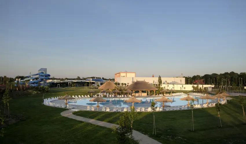 Mjus Resort & Thermal Park K�rmend - M�rcius 15. - teljes el�refizet�ssel