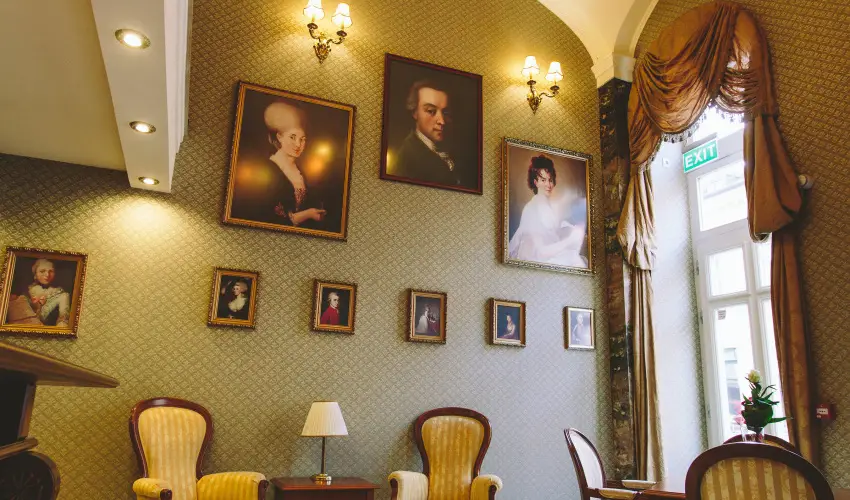 Mozart Hotel Szeged - M�rcius 15. 