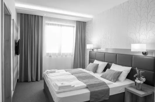 N�das T� Park Hotel - M�rcius 15. (min. 3 �j)