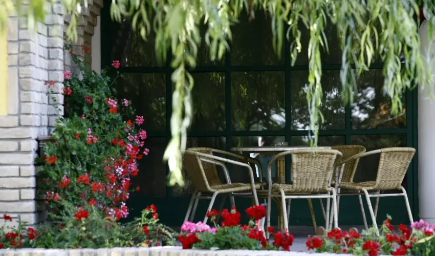 Nyerges Hotel Term�l Monor - M�rcius 15. 