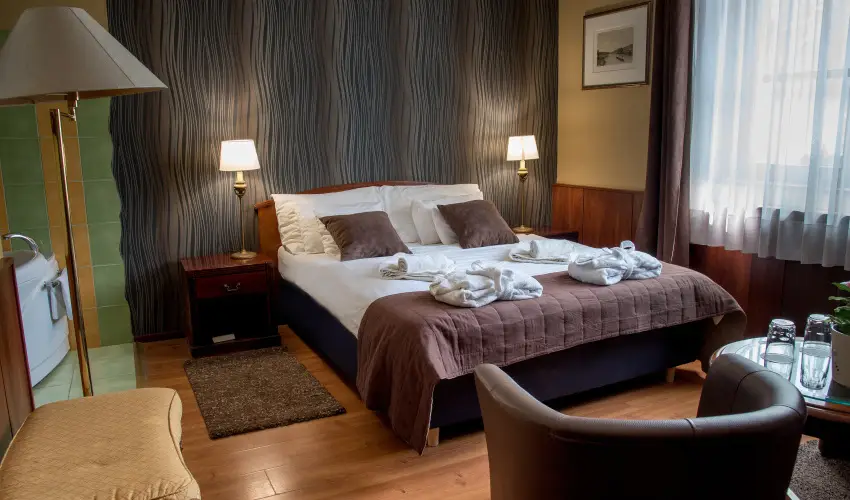 Nyerges Hotel Term�l Monor - M�rcius 15. 