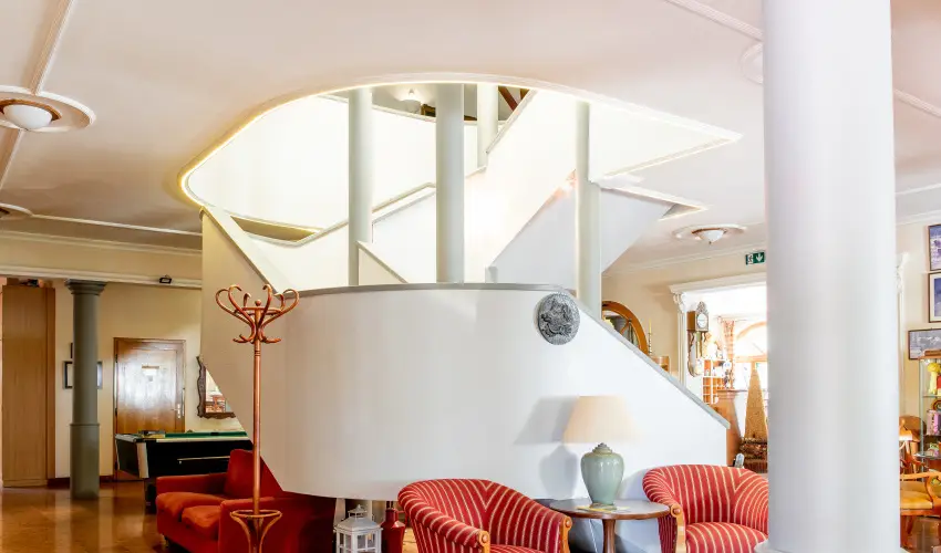 Nyerges Hotel Term�l Monor - M�rcius 15. 