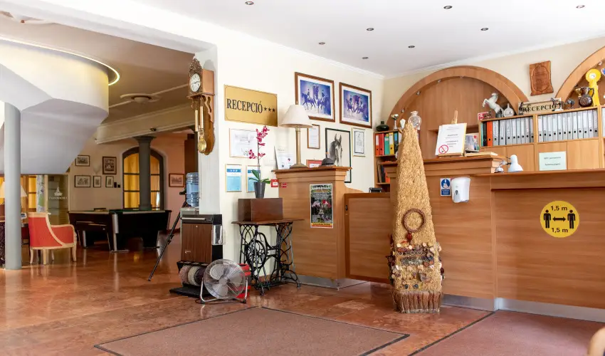 Nyerges Hotel Term�l Monor - M�rcius 15. 