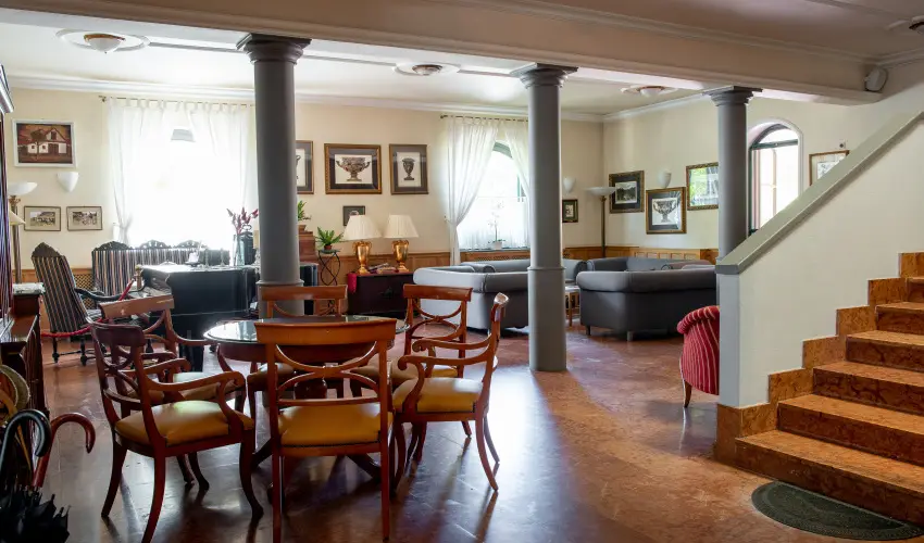 Nyerges Hotel Term�l Monor - M�rcius 15. 