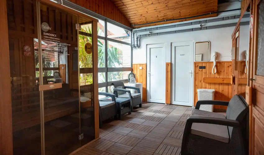 Nyerges Hotel Term�l Monor - M�rcius 15. 